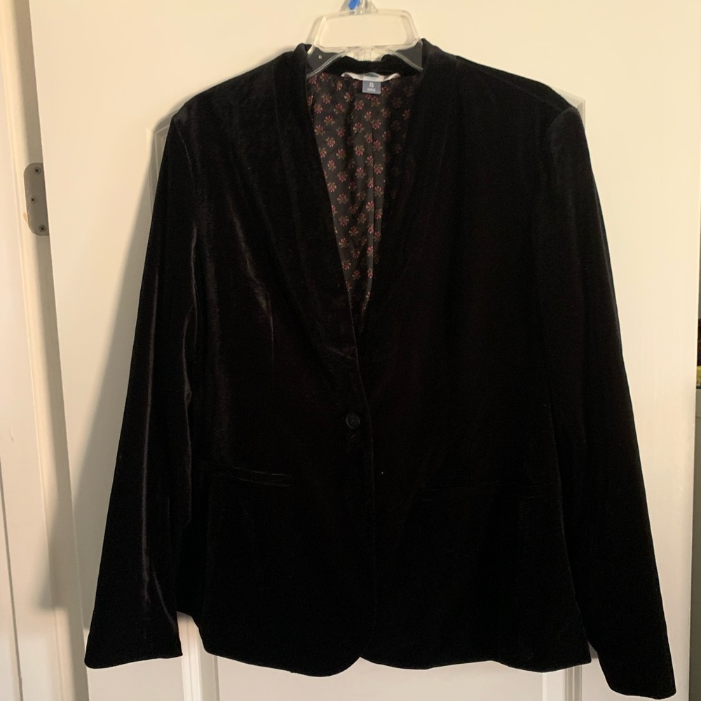 Women’s black velvet blazer, XL